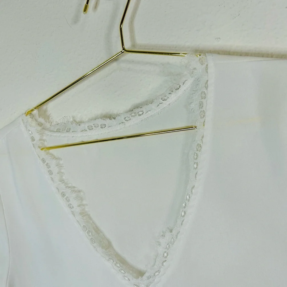 Unbranded White V-Neck Blouse with Lace Trim - Size Large Lightweight Top - Picture 4 of 7